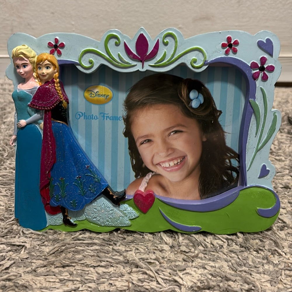 FROZEN themed 4x6 picture frame, brand new!